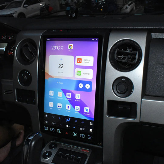 Ford F450 Tesla-style Carplay Screen