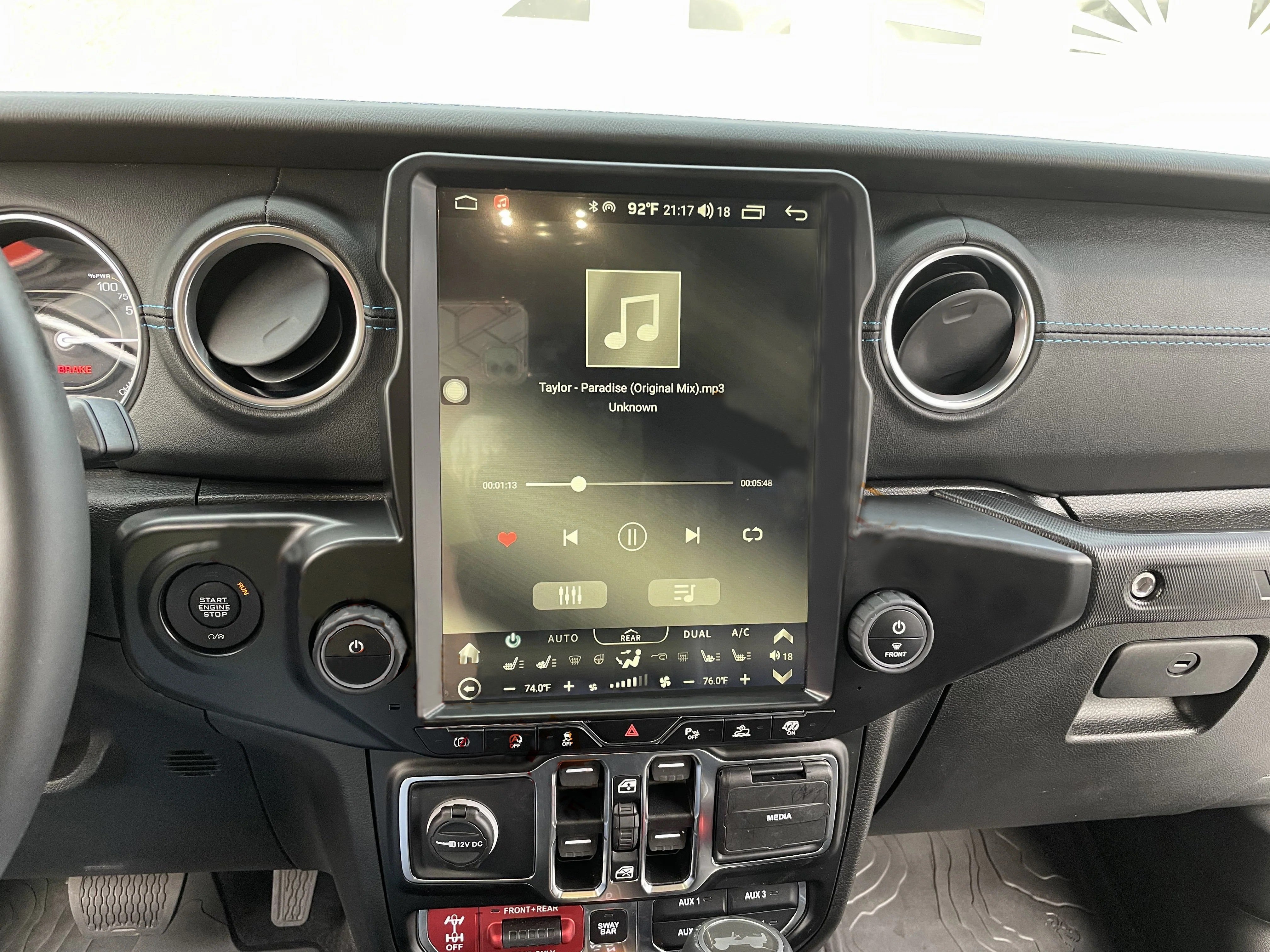 Tesla-style Carplay Screen for Jeep Gladiator