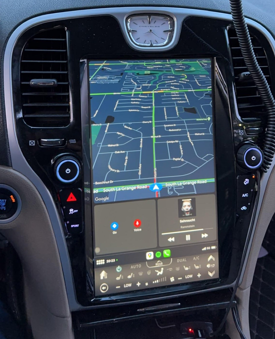 Chrysler 300 Tesla Screen