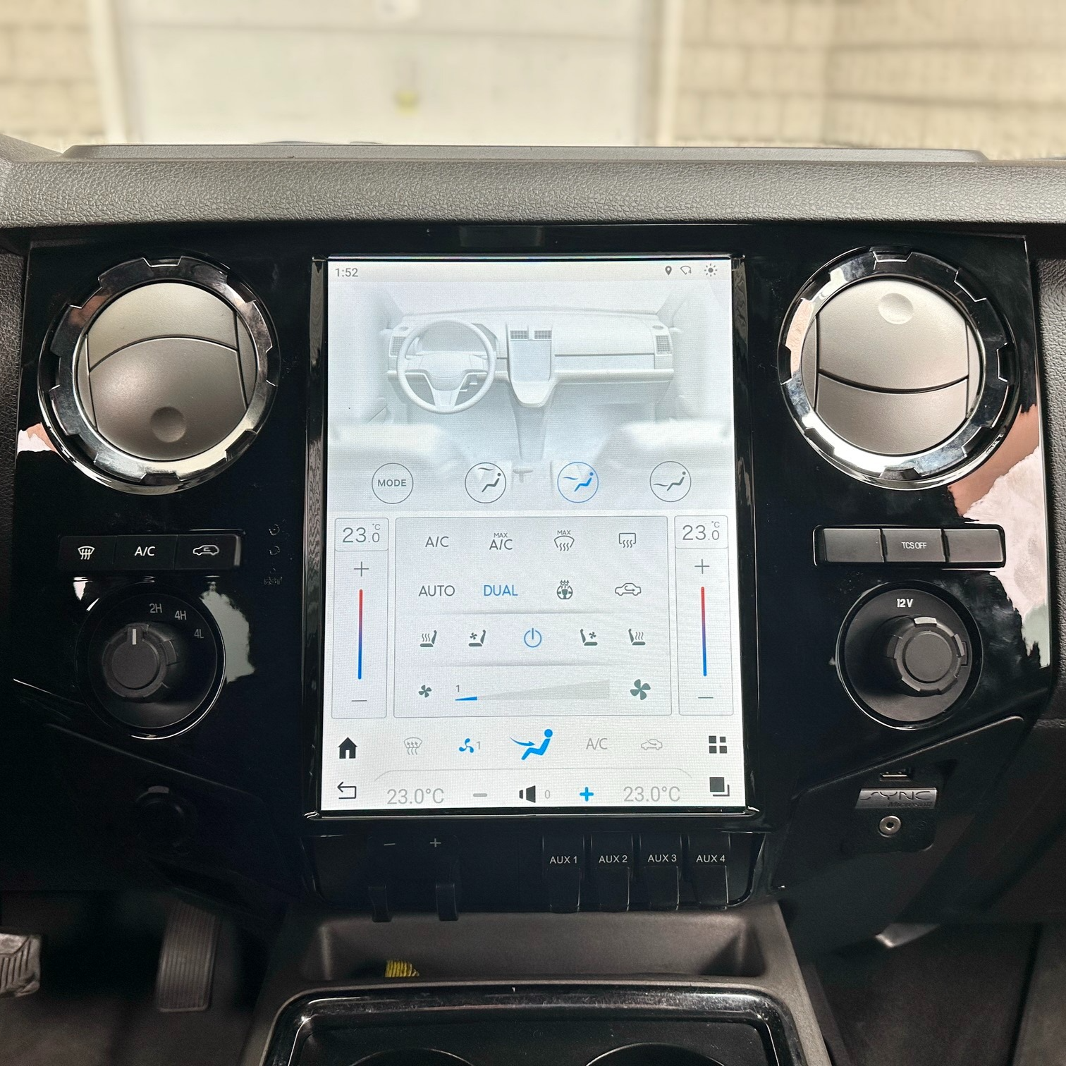 Ford F450 Tesla-style Carplay Screen