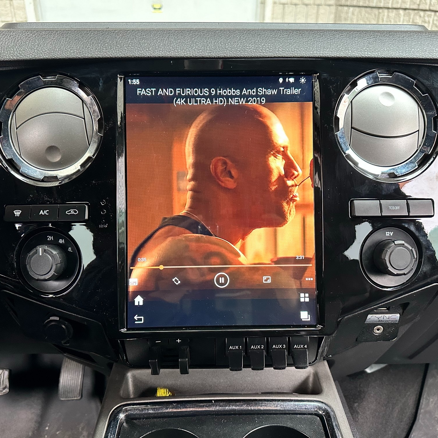 Ford F450 Tesla-style Carplay Screen