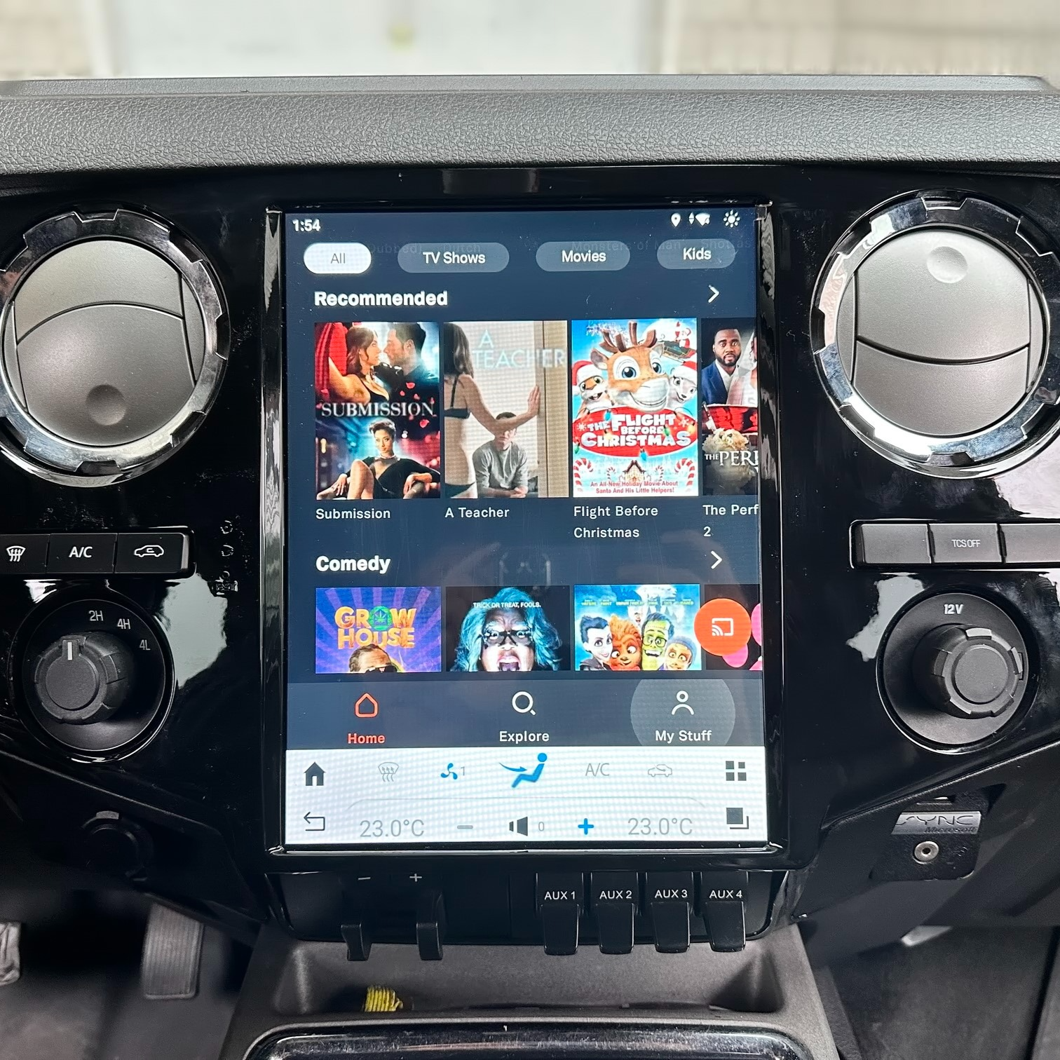 Ford F450 Tesla-style Carplay Screen