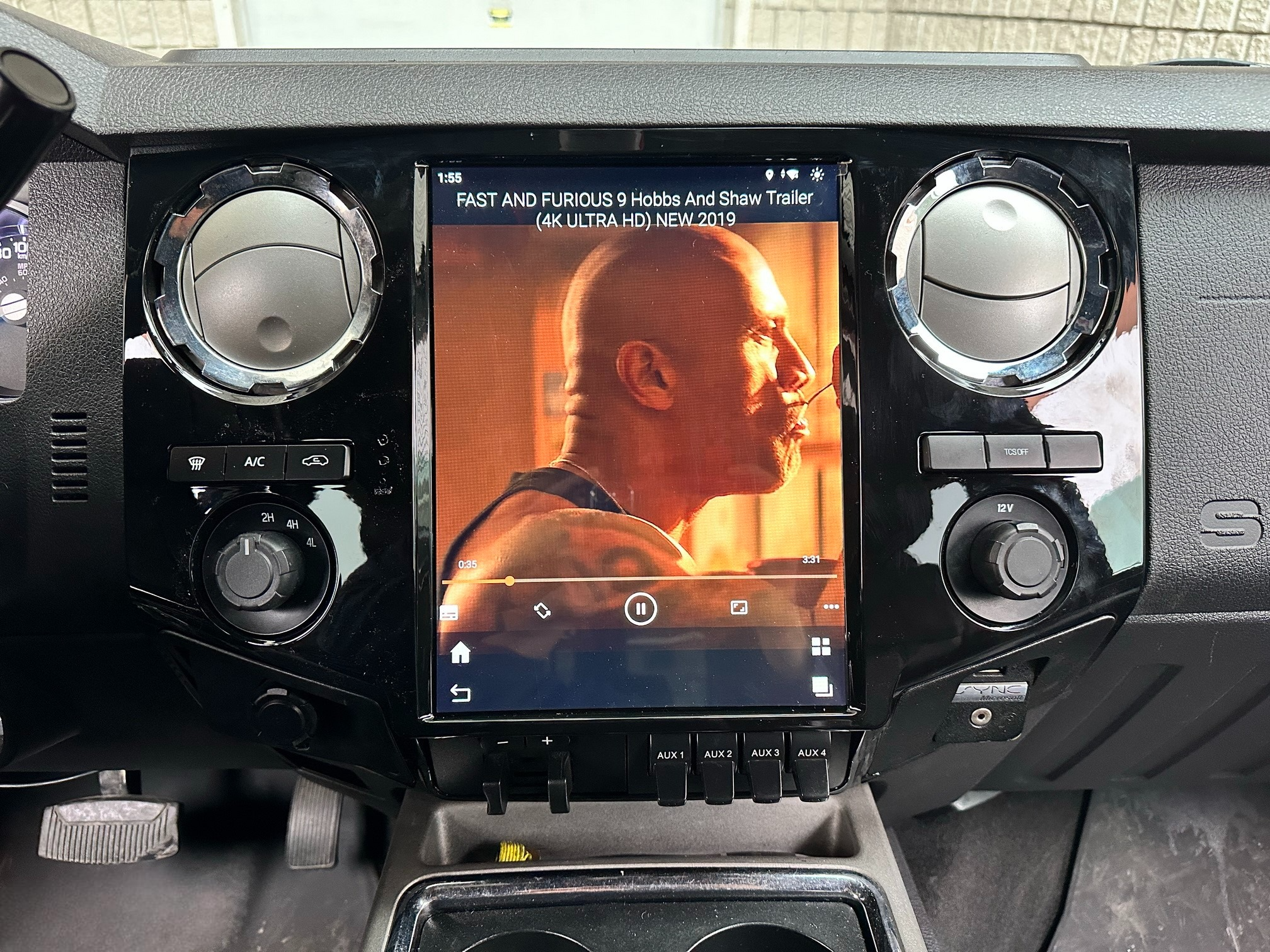 Ford F650 Tesla-style Carplay Screen