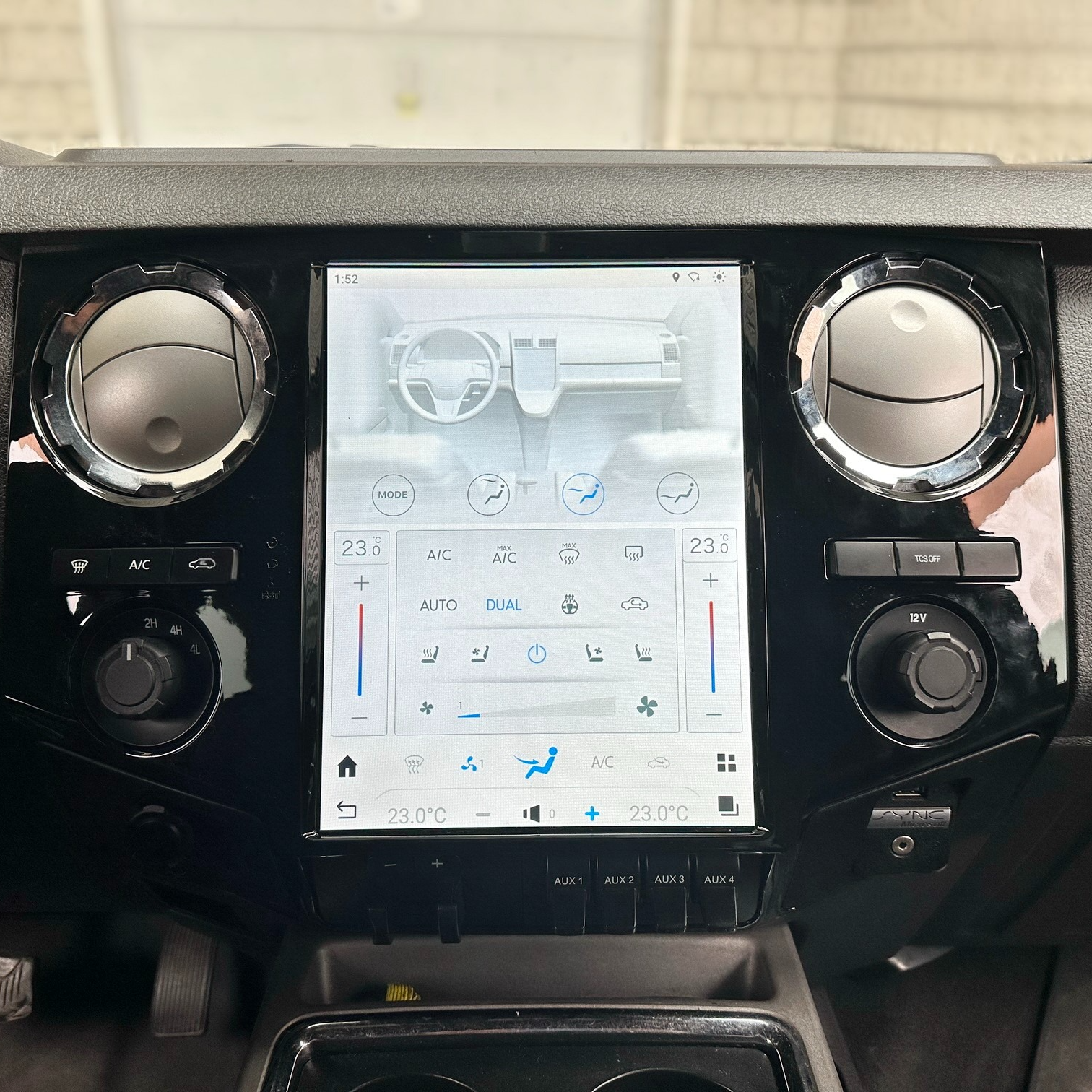 Ford F650 Tesla-style Carplay Screen