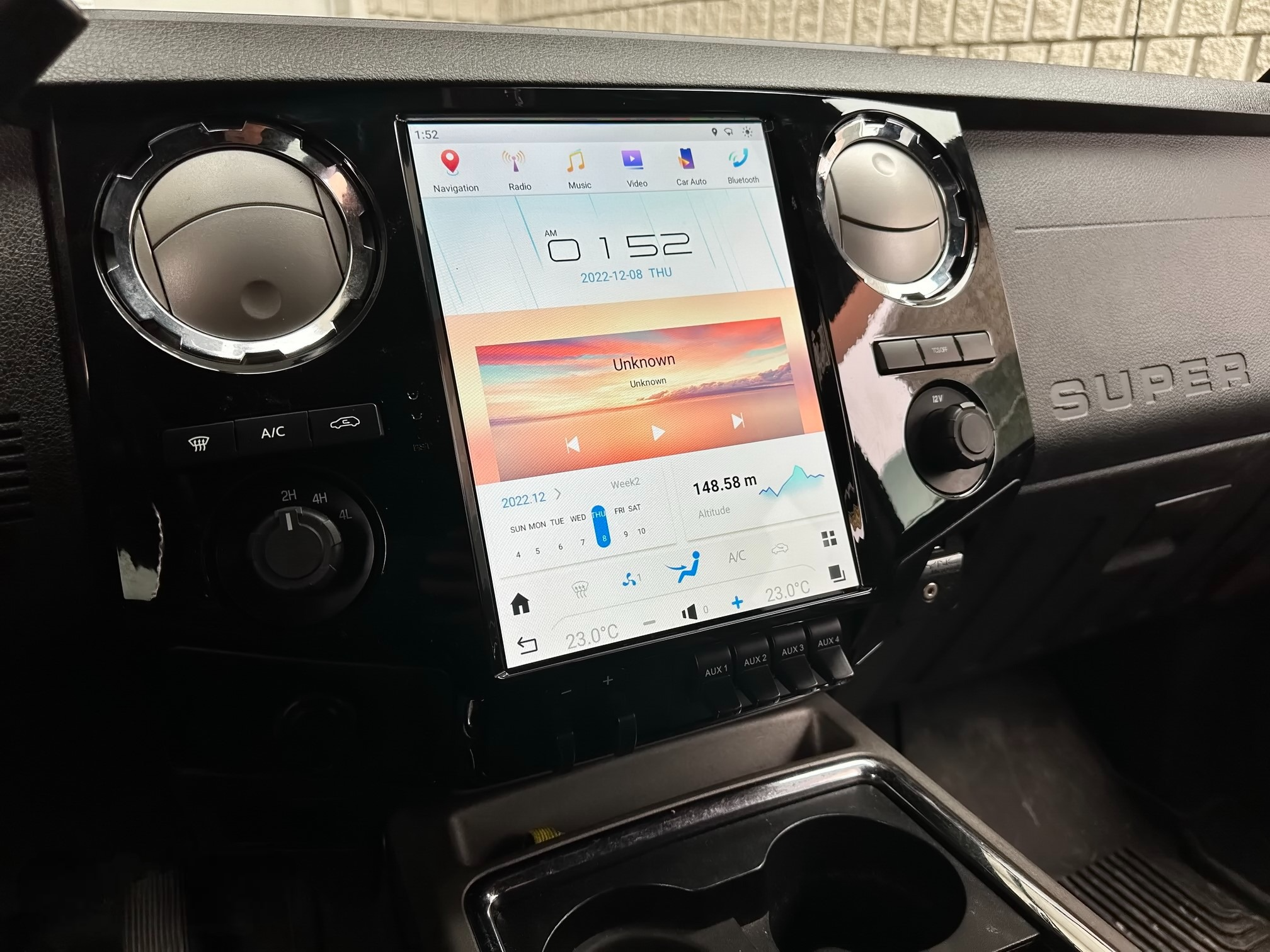 Ford F650 Tesla-style Carplay Screen