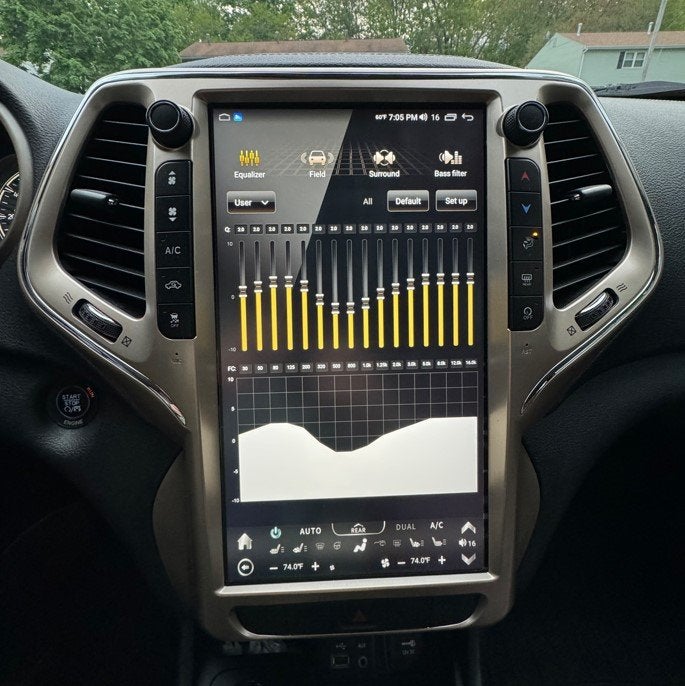 Jeep Cherokee Tesla-style Screen