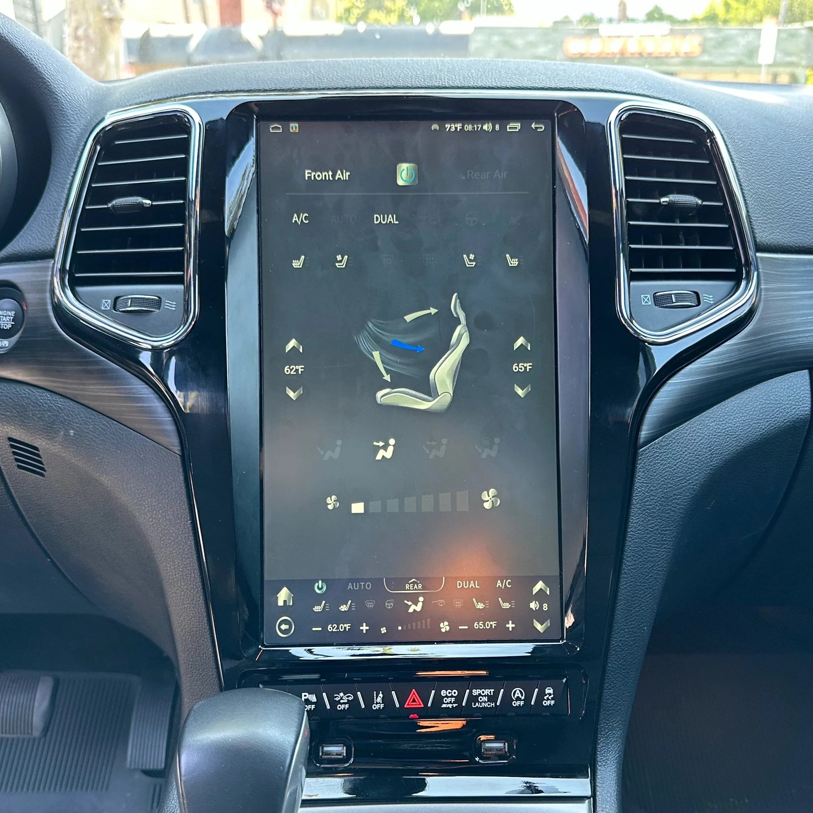 Jeep Grand Cherokee Tesla Screen