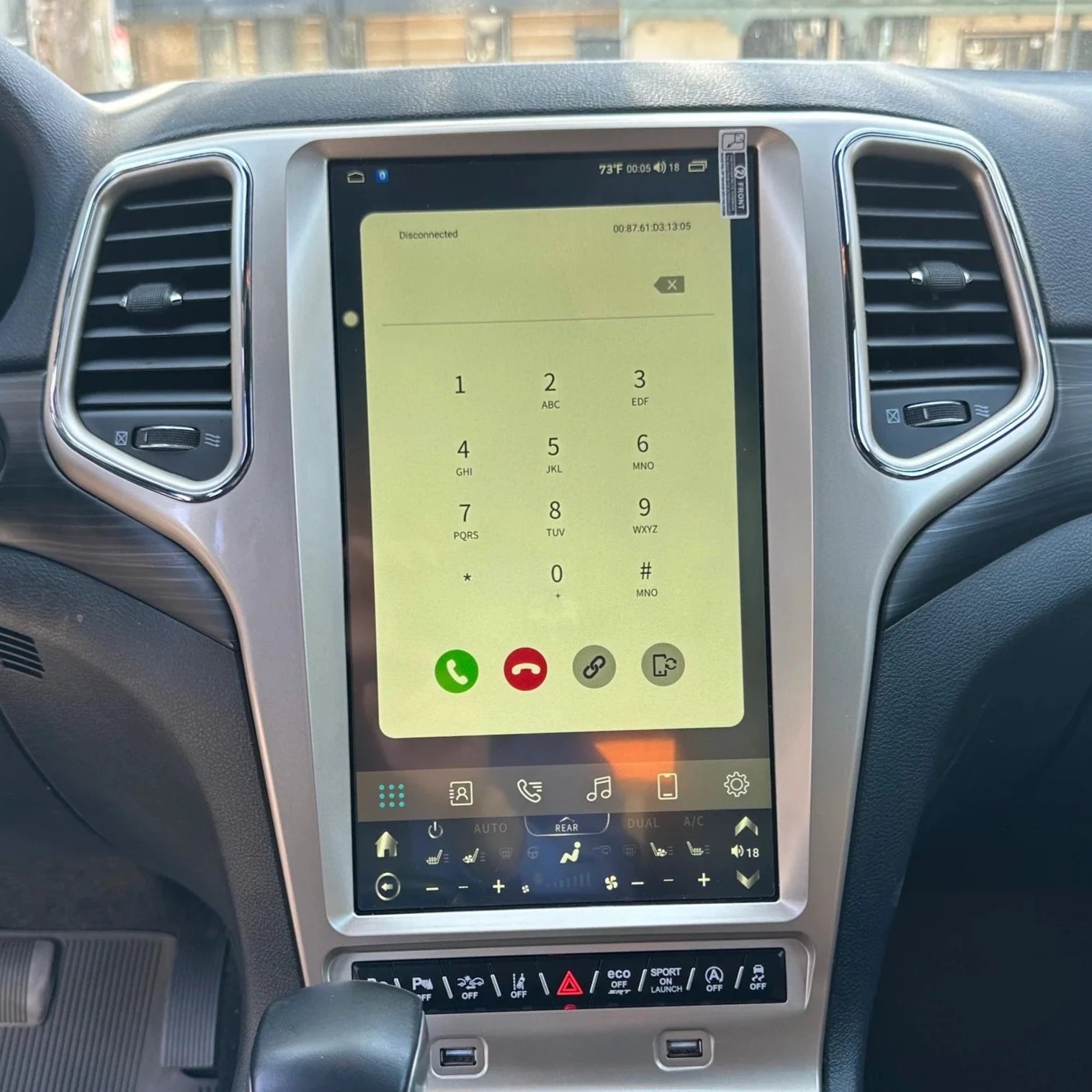 Jeep Grand Cherokee Tesla Screen