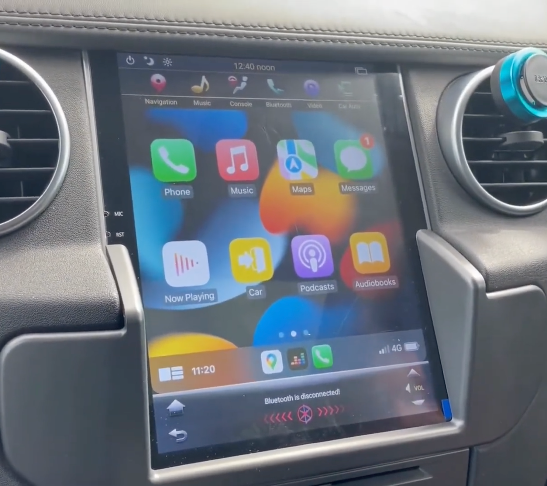 Land Rover Discovery 4 Tesla-style Screen