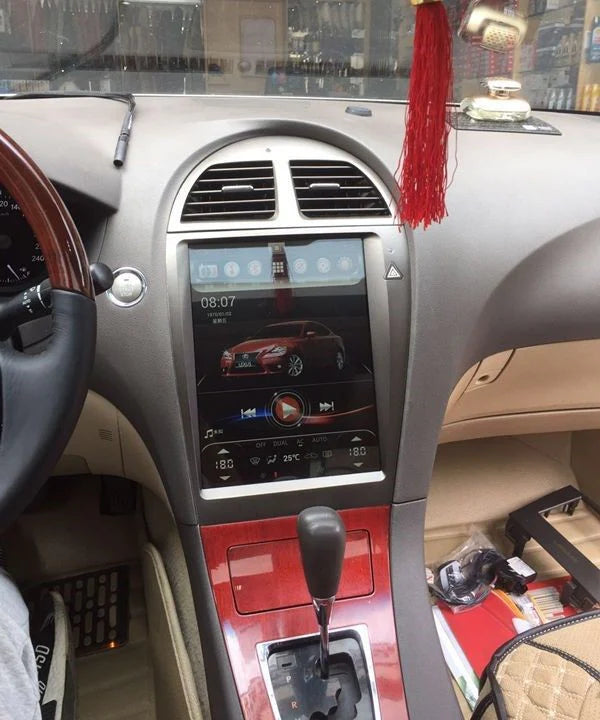 Lexus ES Tesla-style Apple Carplay Screen