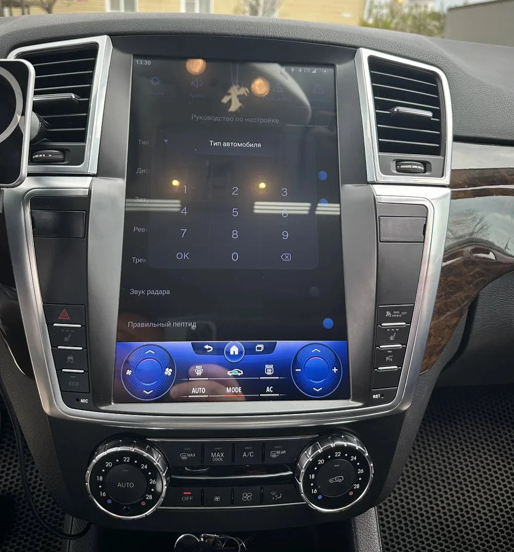 Mercedes GL Tesla Screen