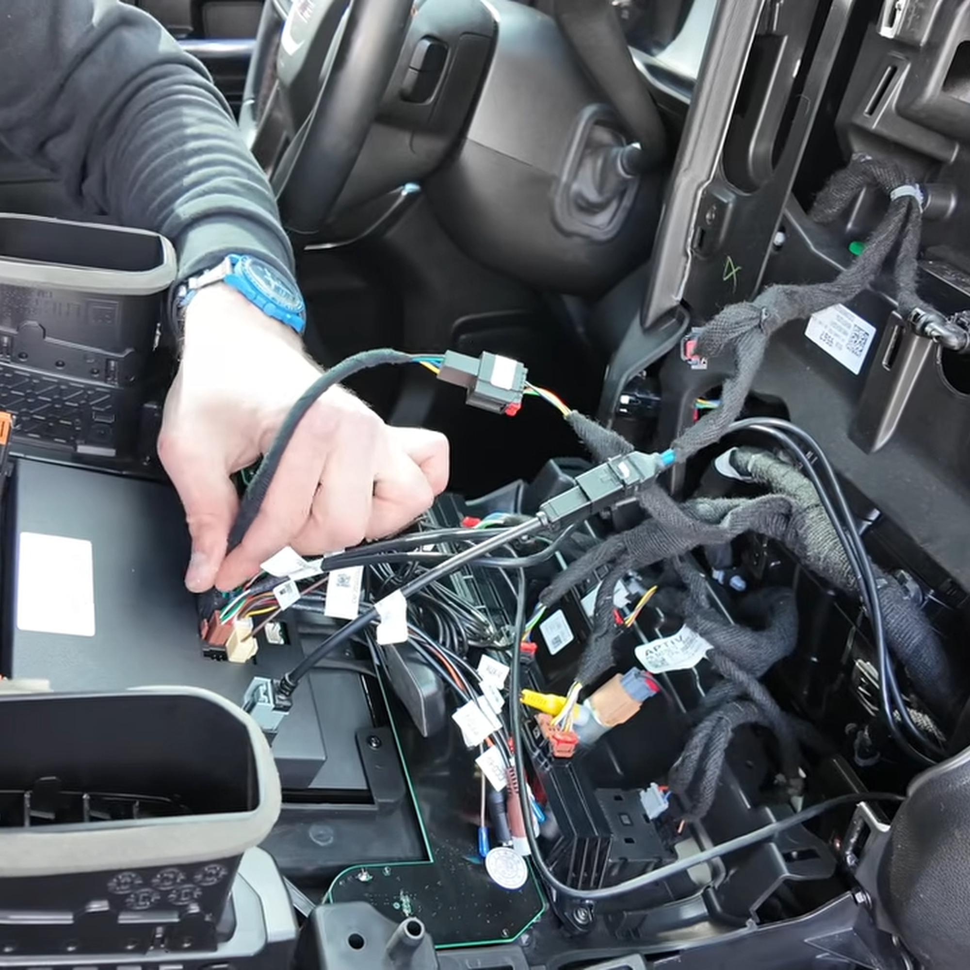 Chevrolet Silverado Tesla Screen 2007-2026 B-Version